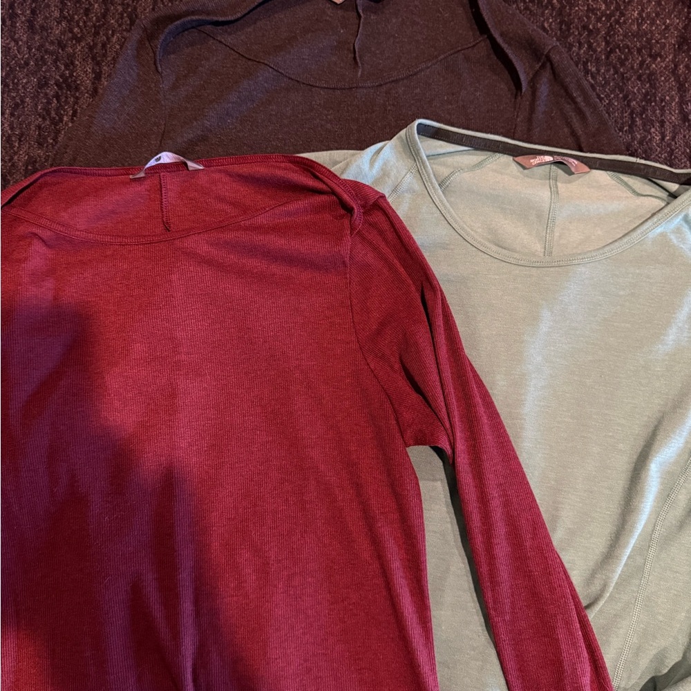 The North Face 3-Pack Lightweight Long Sleeve Woman’s base layer tops